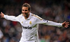 开云体育中国官网-跨越疆界的篮球魂，杜兰特冠军级表现与新疆队血拼76人的启示