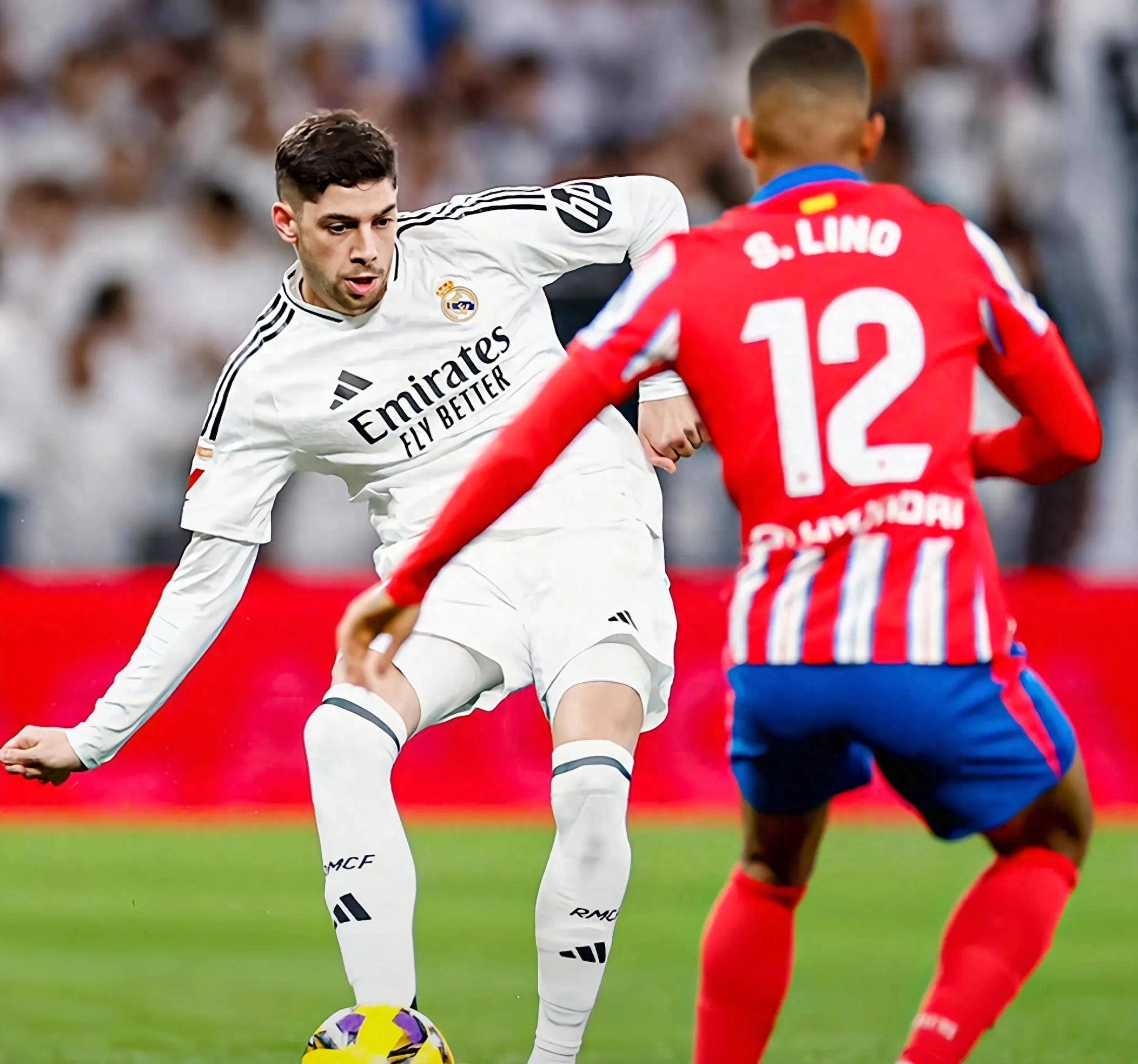 包含皇马前锋连续两轮破门助球队扳平比分的词条