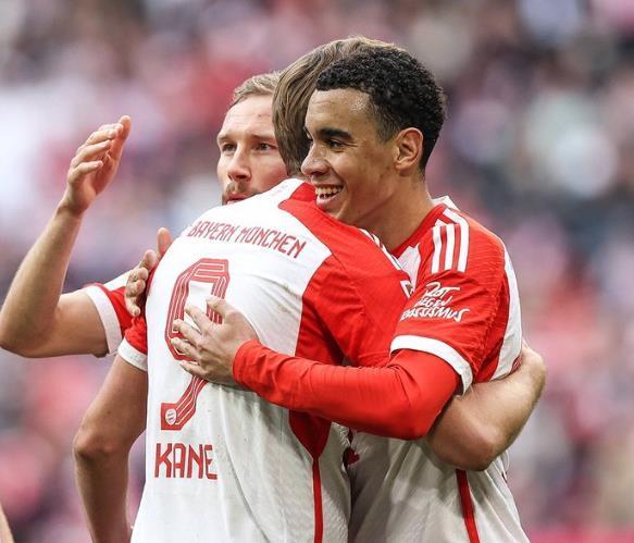 利物浦铁卫成功加盟拜仁慕尼黑的简单介绍