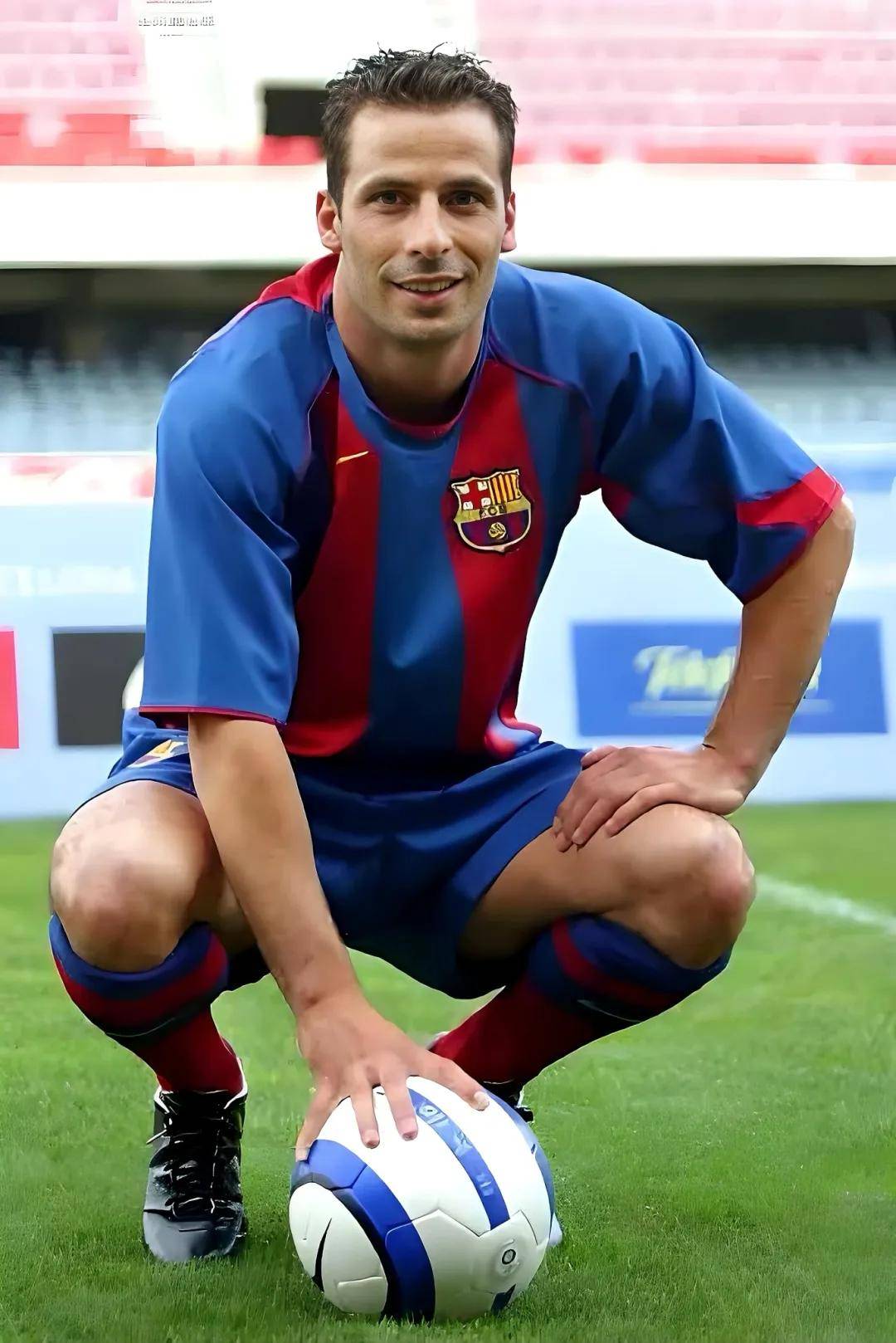 包含传奇球员退役，球迷和队友们为他的贡献而感动的词条