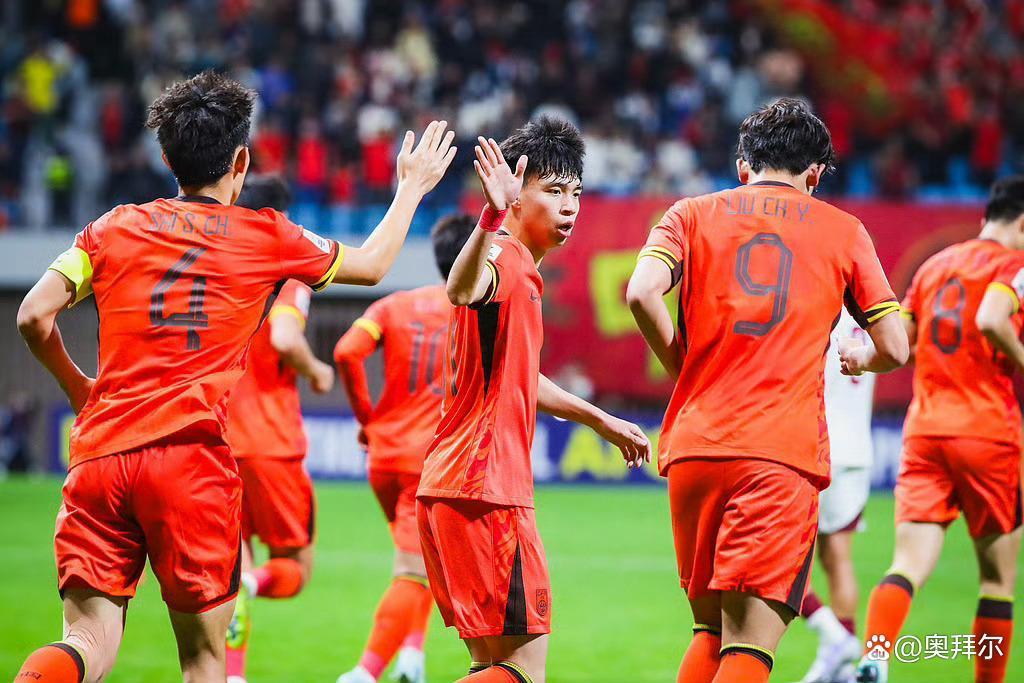 关于国内足球赛事前景堪忧,球员努力备受肯定的信息 关于国内足球赛事前景堪忧,球员努力备受肯定的信息