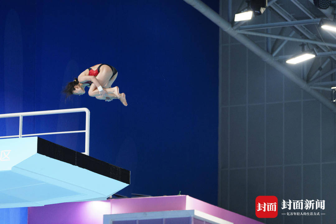 关于跳水比赛惊险刺激,选手连续扬帆的信息 关于跳水比赛惊险刺激,选手连续扬帆的信息