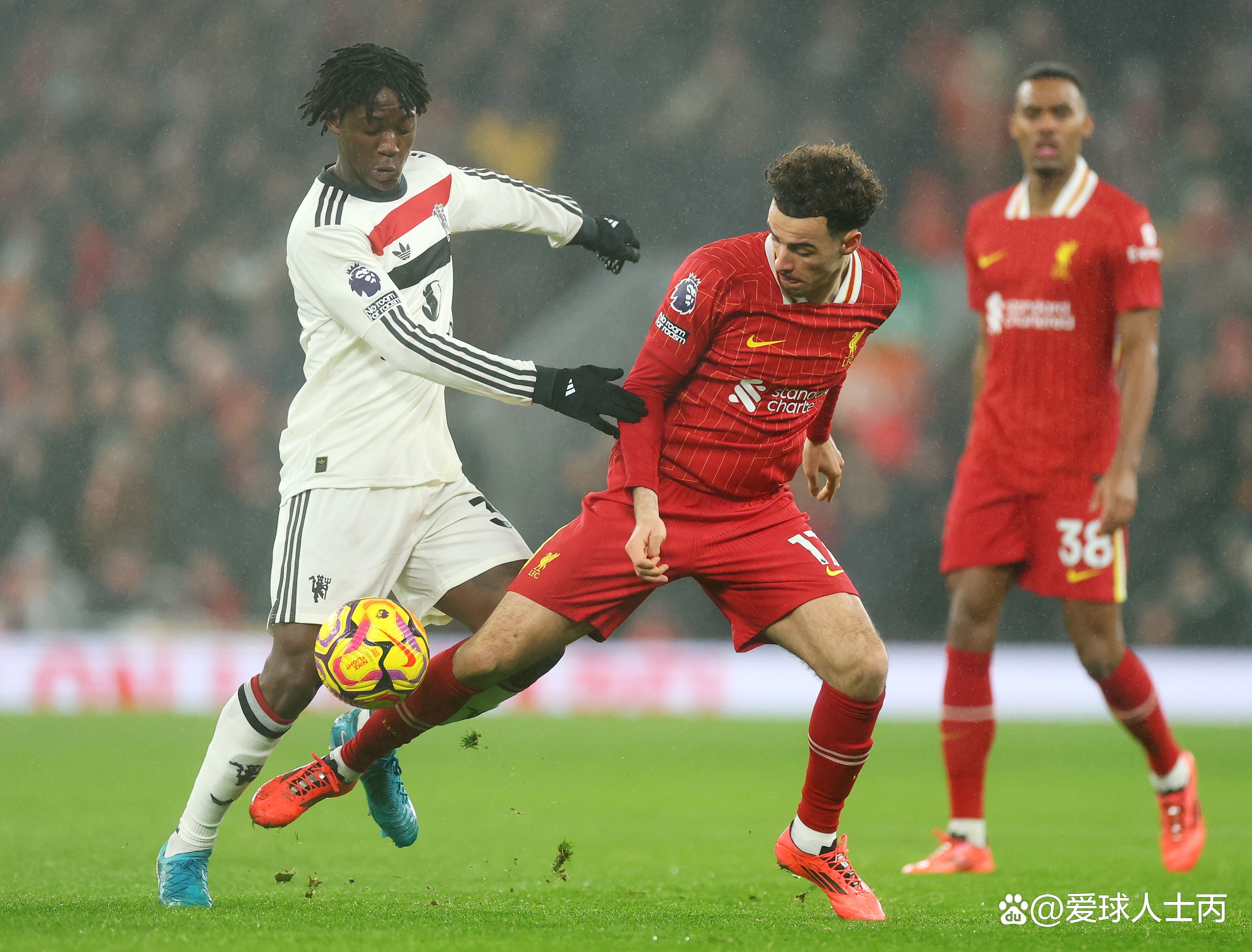 包含利物浦绝杀莱比锡红牛，苏亚雷斯统治全场的词条