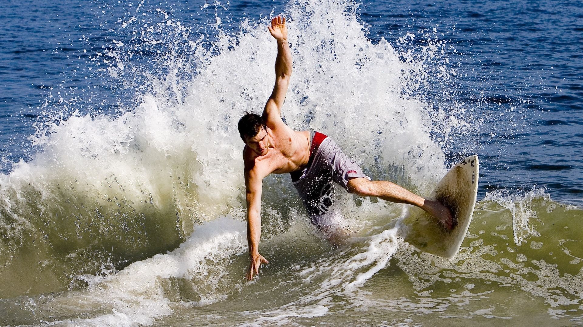 稳定如拉亚,粉碎如尼斯,现代竞争中的双重生存法则