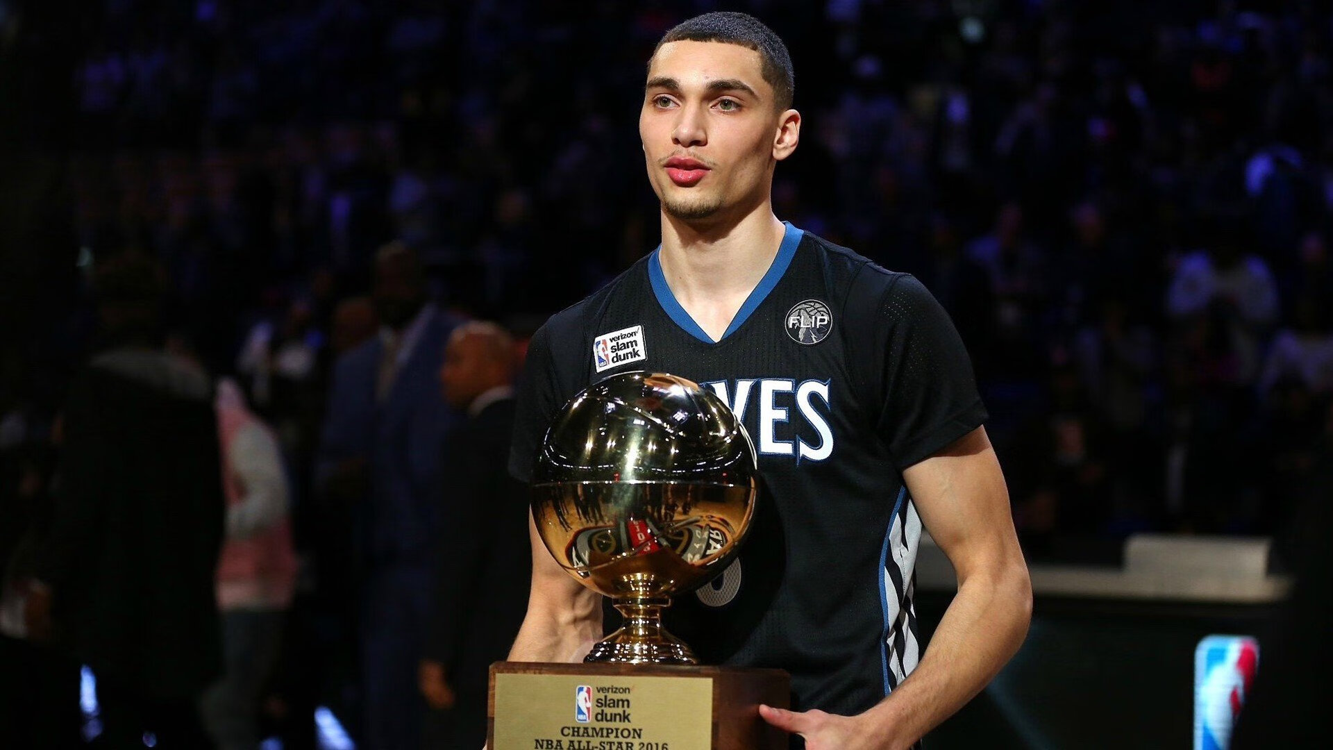 跨界传奇，从绿茵场到硬木地板—门迪的双重征服之夜