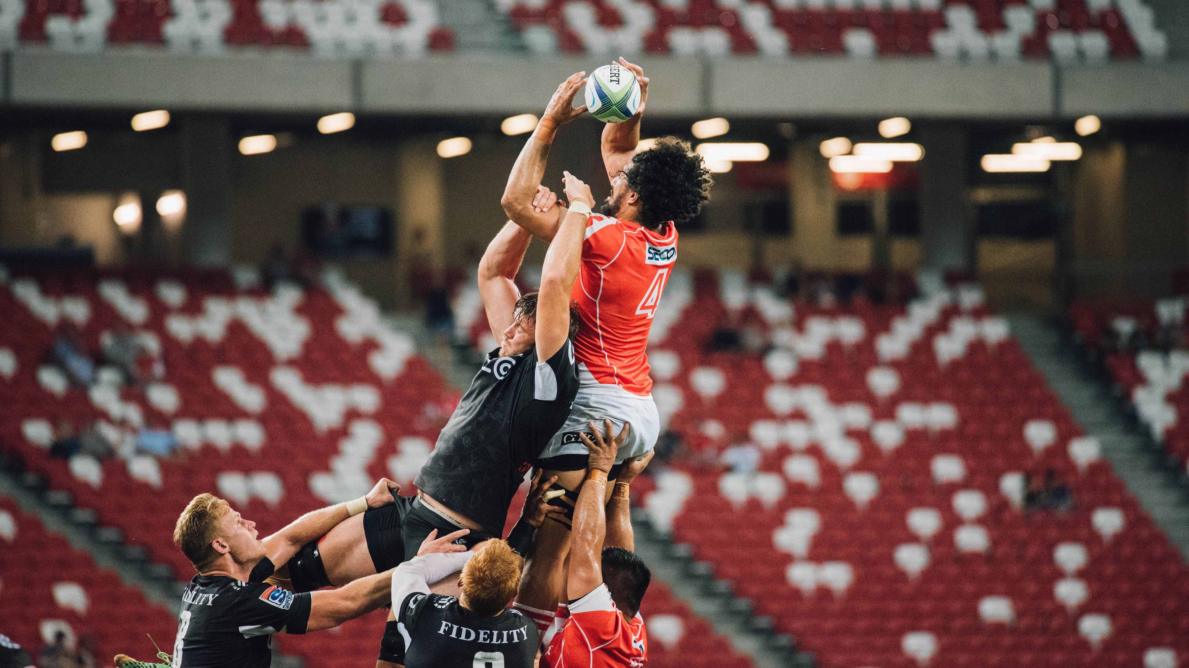 苏亚雷斯帽子戏法引爆安联，拜仁8-1狂胜塞维利亚展现欧冠统治力